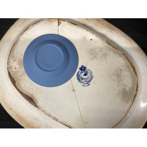 215 - BOX OF CHINA AND POTTERY ITEMS TO INCLUDE BLUE AND WHITE PLATTER DISH, WEDGWOOD JASPERWARE, DECORATI... 