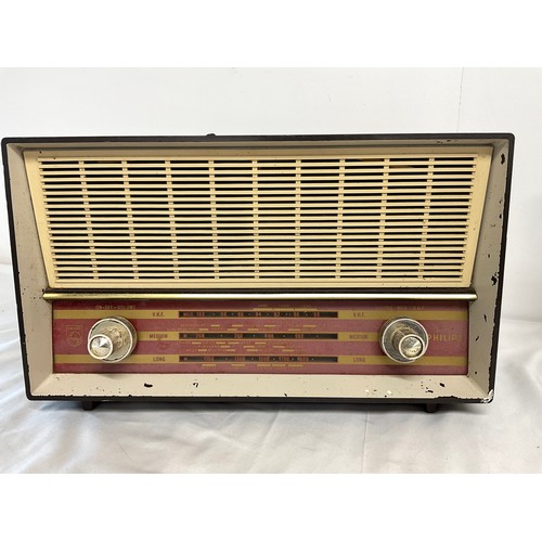 226 - VINTAGE PHILIPS RADIO (AS FOUND) ALONG WITH A MODERN HITACHI RADIO