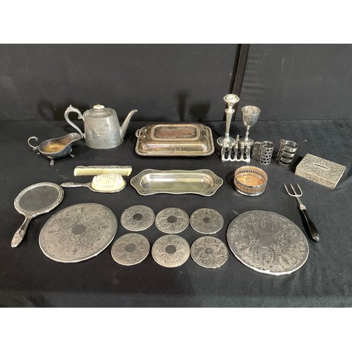 229 - BOX OF SILVER PLATED WARE TO INCLUDE COASTERS, SERVING DISH, GOBLET, VANITY SET ETC