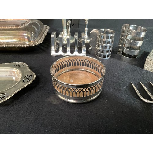 229 - BOX OF SILVER PLATED WARE TO INCLUDE COASTERS, SERVING DISH, GOBLET, VANITY SET ETC