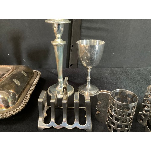 229 - BOX OF SILVER PLATED WARE TO INCLUDE COASTERS, SERVING DISH, GOBLET, VANITY SET ETC