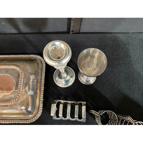 229 - BOX OF SILVER PLATED WARE TO INCLUDE COASTERS, SERVING DISH, GOBLET, VANITY SET ETC