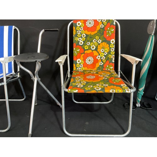 238 - QTY OF FOLDING SUN CHAIRS