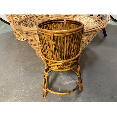 252 - 2 WICKER BASKETS AND 2 FOLDING TABLES