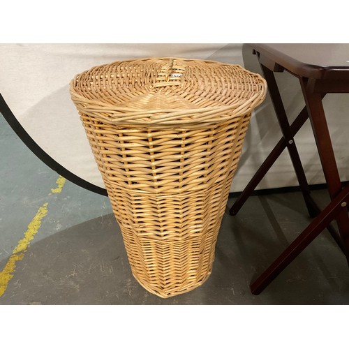 252 - 2 WICKER BASKETS AND 2 FOLDING TABLES