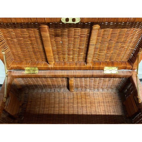 315 - WICKER CHEST H12