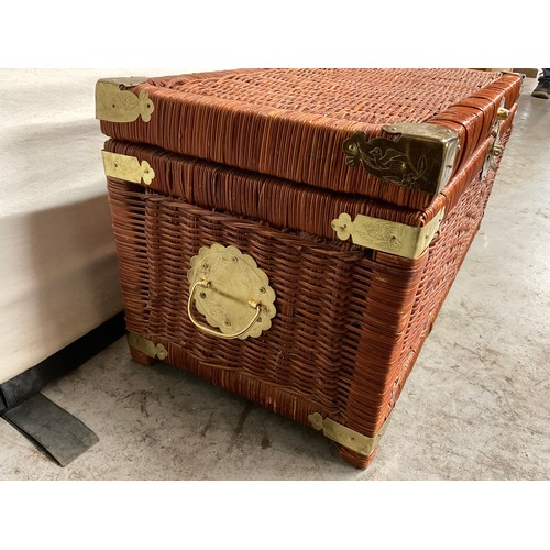 315 - WICKER CHEST H12