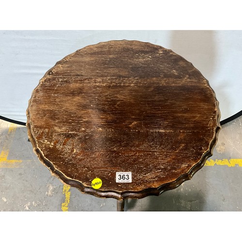 363 - EDWARDIAN OAK CIRCULAR WINDOW TABLE H29