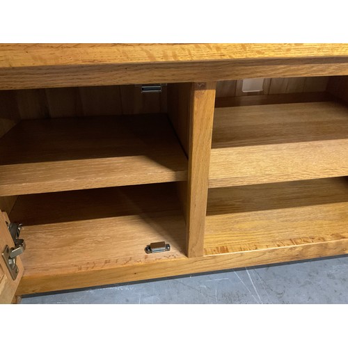 332 - MODERN OAK FLAT SCREEN TV STAND H19