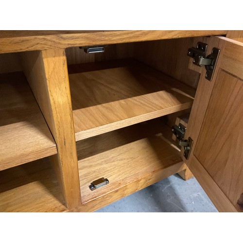 332 - MODERN OAK FLAT SCREEN TV STAND H19