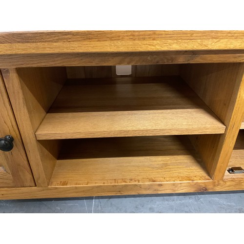 332 - MODERN OAK FLAT SCREEN TV STAND H19