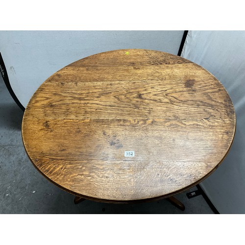 352 - GEORGIAN OAK TRIPOD PEDESTAL TIP TOP TABLE 
H29