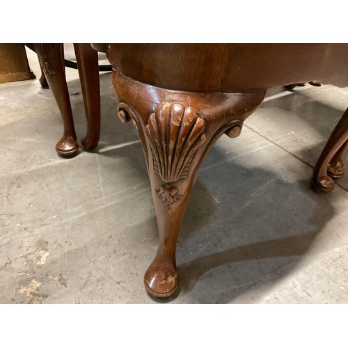 343 - SET OF 6 MAHOGANY DINING CHAIRS ON CABRIOLE LEGS TO INCLUDE TO CARVERS