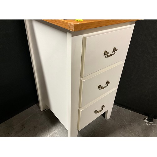 355 - MODERN 3 DRAWER BEDSIDE CHEST H30