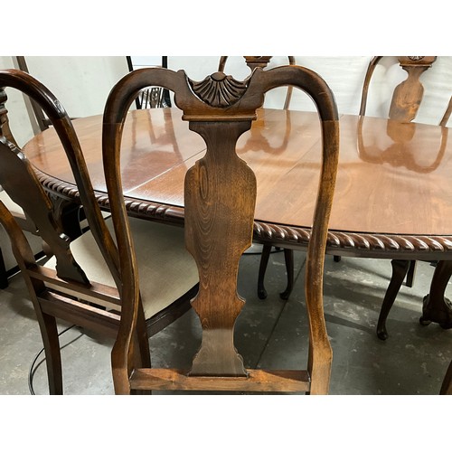 373 - MAHOGANY  WINDOUT DINING TABLE WITH 1 LEAF ON BALL AND CLAW FEET H29