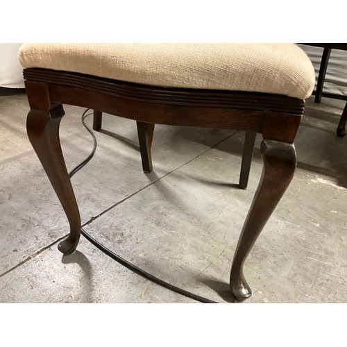 373 - MAHOGANY  WINDOUT DINING TABLE WITH 1 LEAF ON BALL AND CLAW FEET H29