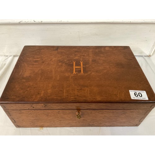 60 - VICTORIAN OAK JEWELLERY BOX WITH INTERIOR TRAY AND KEY A/F