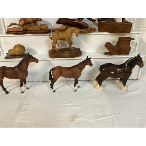 101 - BOX OF CARVED WOODEN ANIMALS BESWICK HORSES A/F AND LARGE CAT