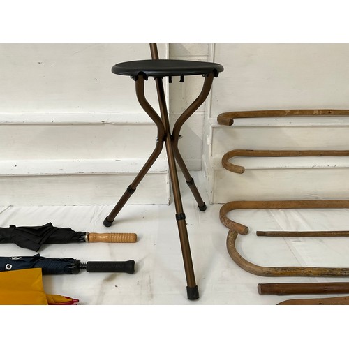 135 - QTY OF WALKING STICKS AND SHOOTING STICK ETC