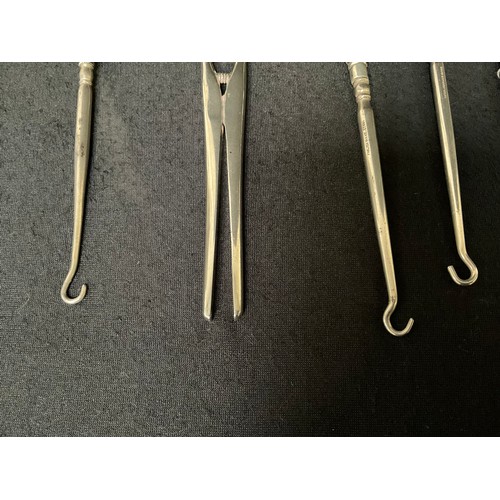 151 - 8 SILVER HANDLED ITEMS TO INCLUDE GLOVE STRETCHERS BUTTON HOOKS ETC