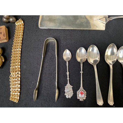 153 - QTY OF SILVER PLATED ITEMS COLLECTORS SPOONS PILL BOX ETC