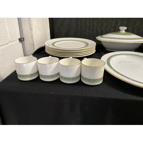 104 - ROYAL DOULTON DINNER AND TEA SERVICE RONDELAY PATTERN 37 PIECES