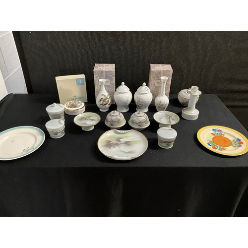 173 - BOX OF CHINA TO INCLUDE 2 CLARICE CLIFF PLATES JAPANISE DRESSING TABLE SET BOXED COALPORT ITEMS