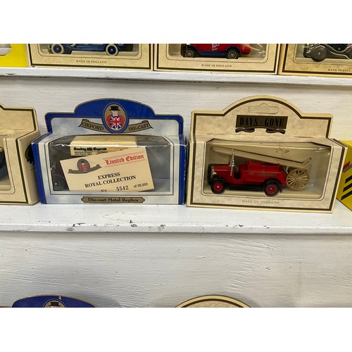 213 - BOX OF MODEL CARS AND LORRIES