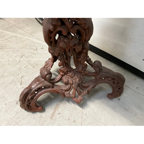 246 - SOLID CAST IRON PEDESTAL ORANGERY TABLE DECORATED WITH FOILAGE H27” D20”