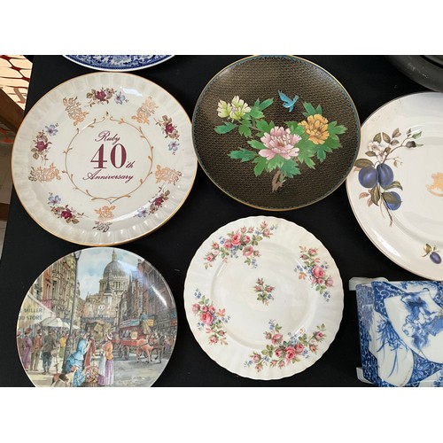 1 - A BOX OF CHINA TO INCLUDE ROYAL ALBERT CLOISENNE PLATE ETC