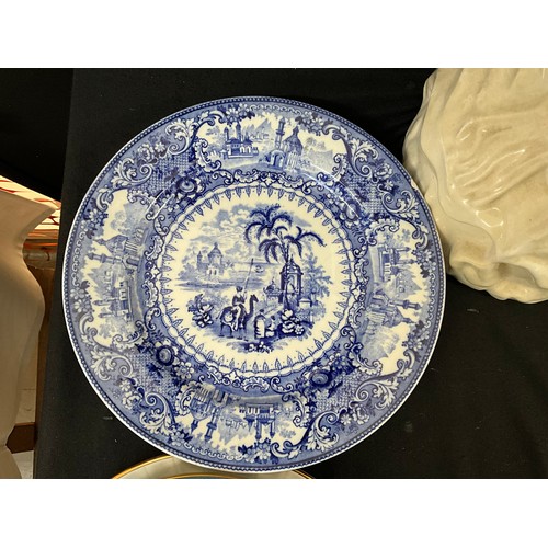 1 - A BOX OF CHINA TO INCLUDE ROYAL ALBERT CLOISENNE PLATE ETC