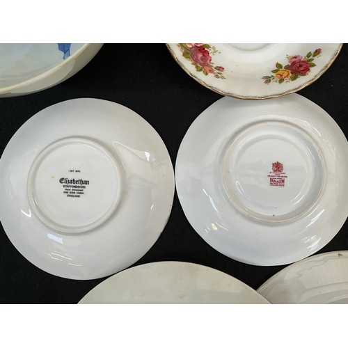 1 - A BOX OF CHINA TO INCLUDE ROYAL ALBERT CLOISENNE PLATE ETC