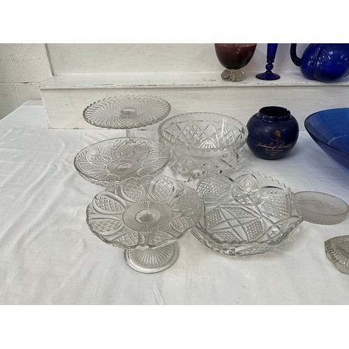 4 - BOX OF GLASSWARE TO INCLUDE BRISTOL BLUE ITEMS ETC