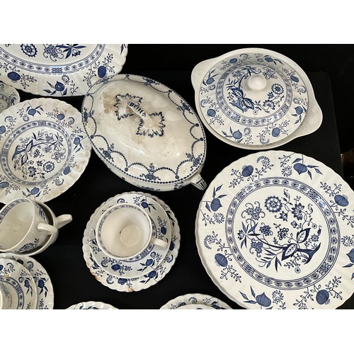 5 - A LARGE MEAKIN BLUE NORDIC PATTERN DINNER SERVICE TO INCLUDE TERRINES DINNER AND TEA PLATES SOUP BOW... 