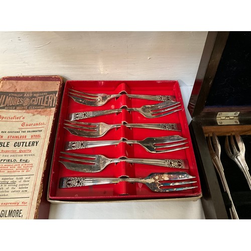 21 - A BOX OF CUTLERY TO INCLUDE BOXED SETS