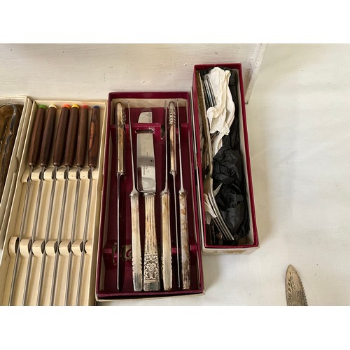 21 - A BOX OF CUTLERY TO INCLUDE BOXED SETS