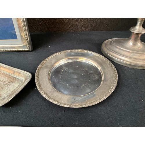 26 - A BOX OF SILVER PLATED ITEMS TO INCLUDE A LARGE SERVING TRAYS CANDLEABRA ETC