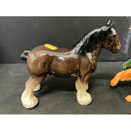 29 - A ROYAL DOULTON GOLDEN RETRIEVER DOG A SHIRE HORSE A COLLIE DOG A NATURE CRAFT PAPILLION