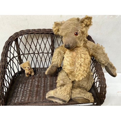 43 - A BOX OF VINTAGE TEDDY BEARS AND A SMALL WICKER SETTEE