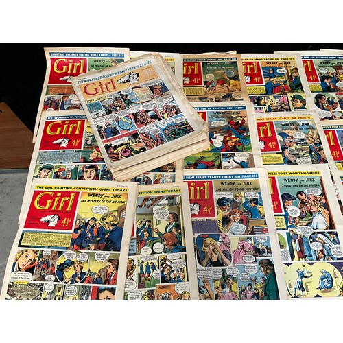 93 - A BOX OF VINTAGE GIRLS 1950S / 1960S MAGAZINES