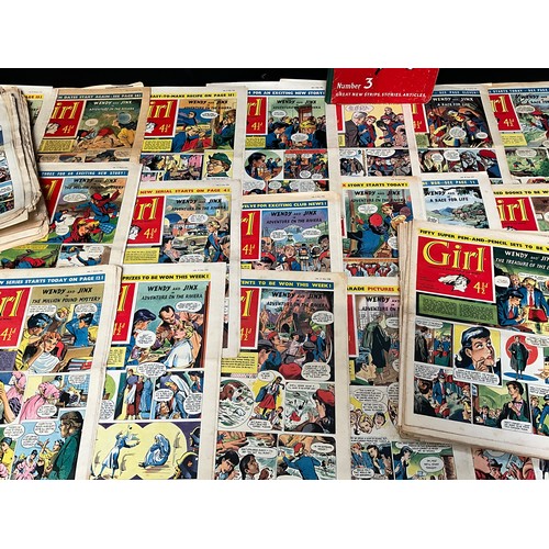 93 - A BOX OF VINTAGE GIRLS 1950S / 1960S MAGAZINES