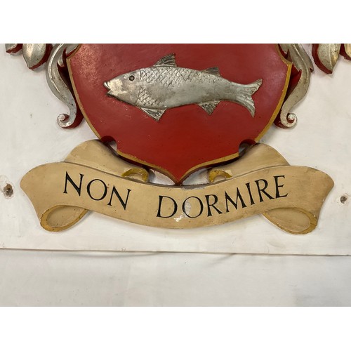 113 - CREST OF ARMS WALL PLAQUE ENTITLED NON DORMIRE 31”X21”