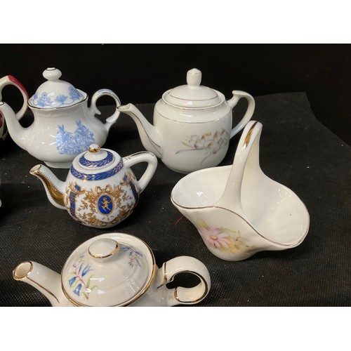 128 - A BOX OF MINIATURE CHINA COLLECTABLE TO INCLUDE TEA POTS ETC