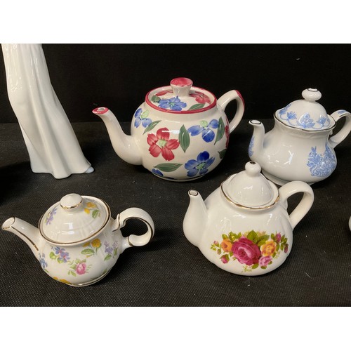 128 - A BOX OF MINIATURE CHINA COLLECTABLE TO INCLUDE TEA POTS ETC