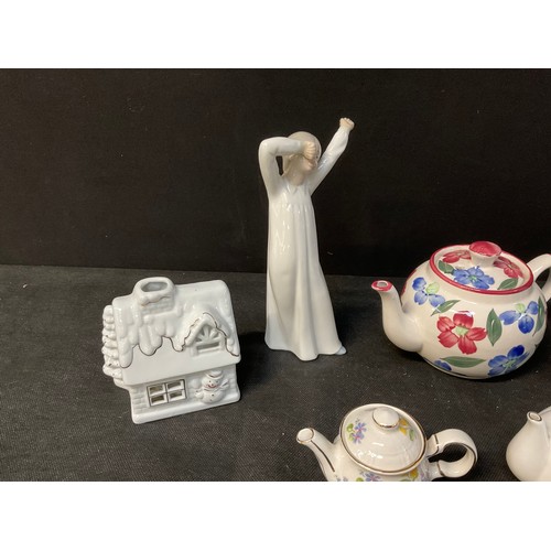 128 - A BOX OF MINIATURE CHINA COLLECTABLE TO INCLUDE TEA POTS ETC