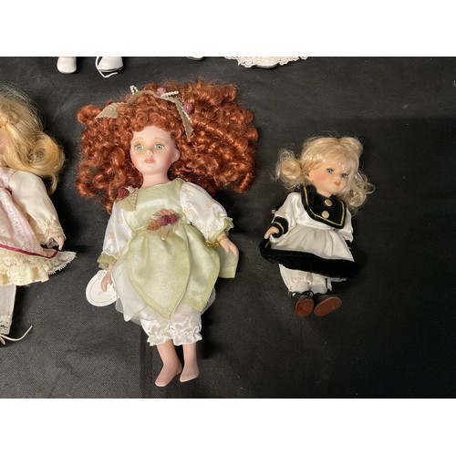 133 - A BOX OF COLLECTORS PORCELAIN DOLLS WITH STANDS AND ACCESORIES