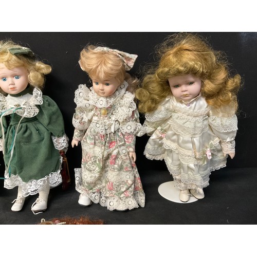 133 - A BOX OF COLLECTORS PORCELAIN DOLLS WITH STANDS AND ACCESORIES