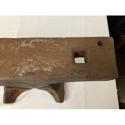 137 - A VINTAGE HEAVY IRON ANVIL