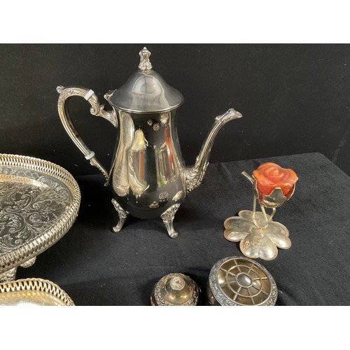 159 - A BOX OF SILVER PLATED ITEMS TO INCLUDE SERVING TRAYS 4 PIECE TEA AND COFFEE SET