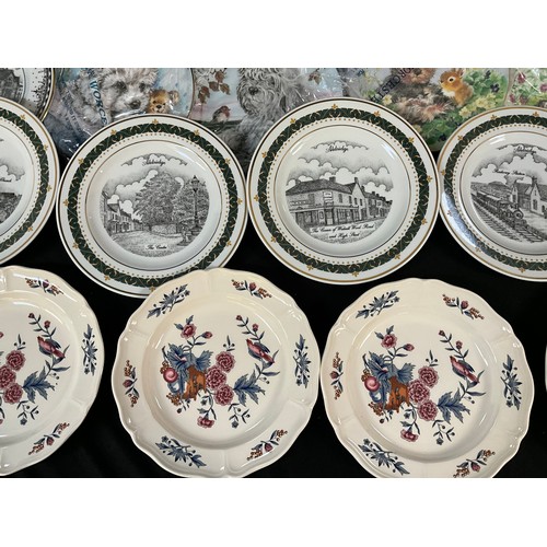 190 - A BOX OF COLLECTORS PLATES TO INCLUDE LIMITED EDITION CANTERBURY COLLECTION ROYAL WOCSETER MAKING FR... 